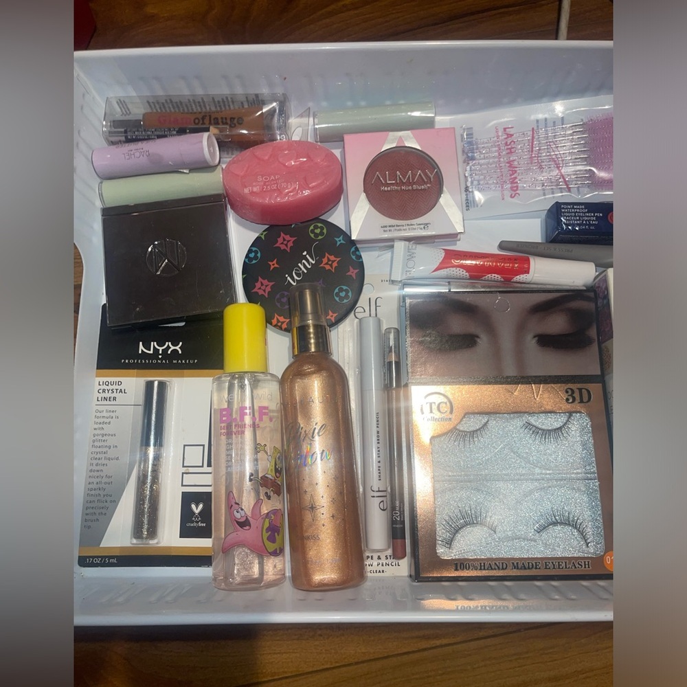 Makeup Bundle - Picture 5 of 5